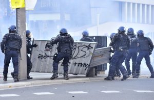 Violence urbaine : un projet de fonds de 775 millions d&rsquo;euros pour compensler les dommages, les Français préparés à contribuer