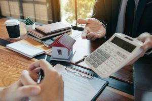 Augmentation de 8 % des tarifs d&rsquo;assurance habitation pour étudiants : astuces pour alléger vos dépenses