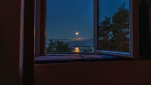 Laisser la fenêtre ouverte la nuit : quels impacts sur votre assurance en cas de cambriolage ?